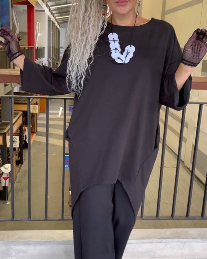 Loose-fitting long-sleeved top