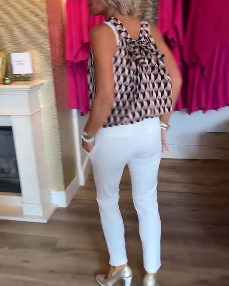 Diamond print sleeveless crew neck casual top