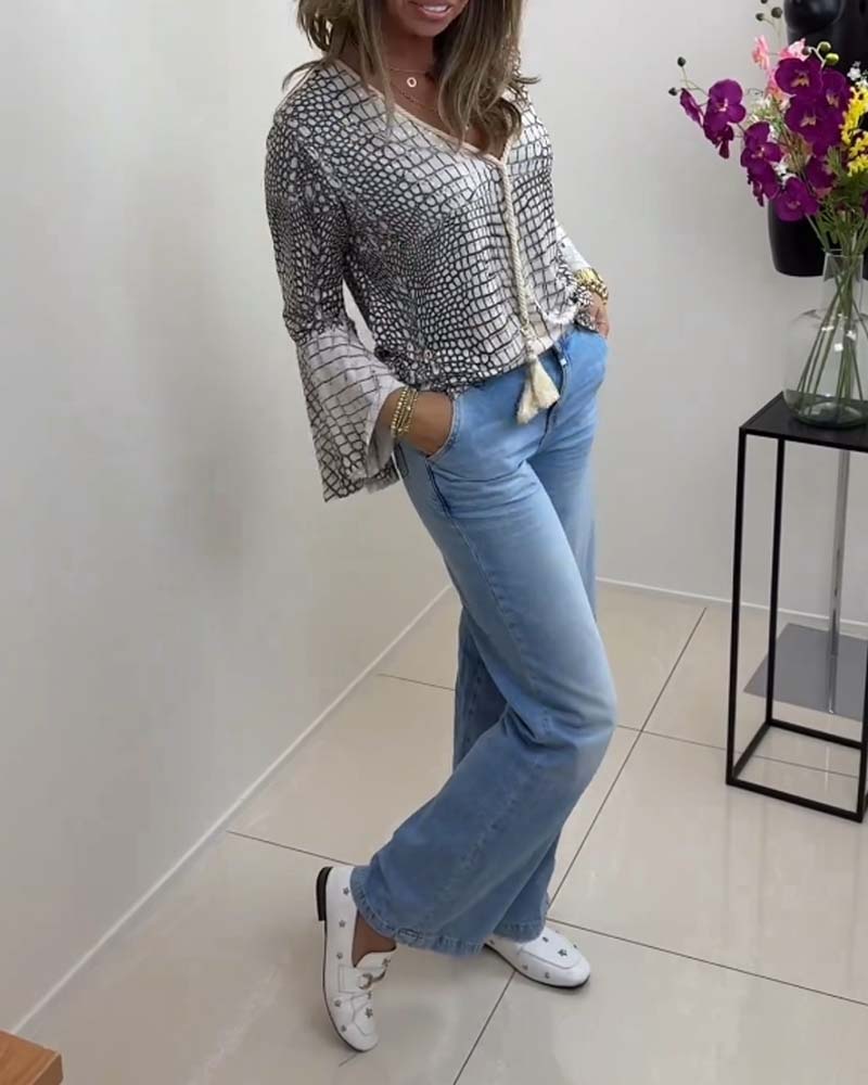 Patterned lanyard long-sleeved blouse