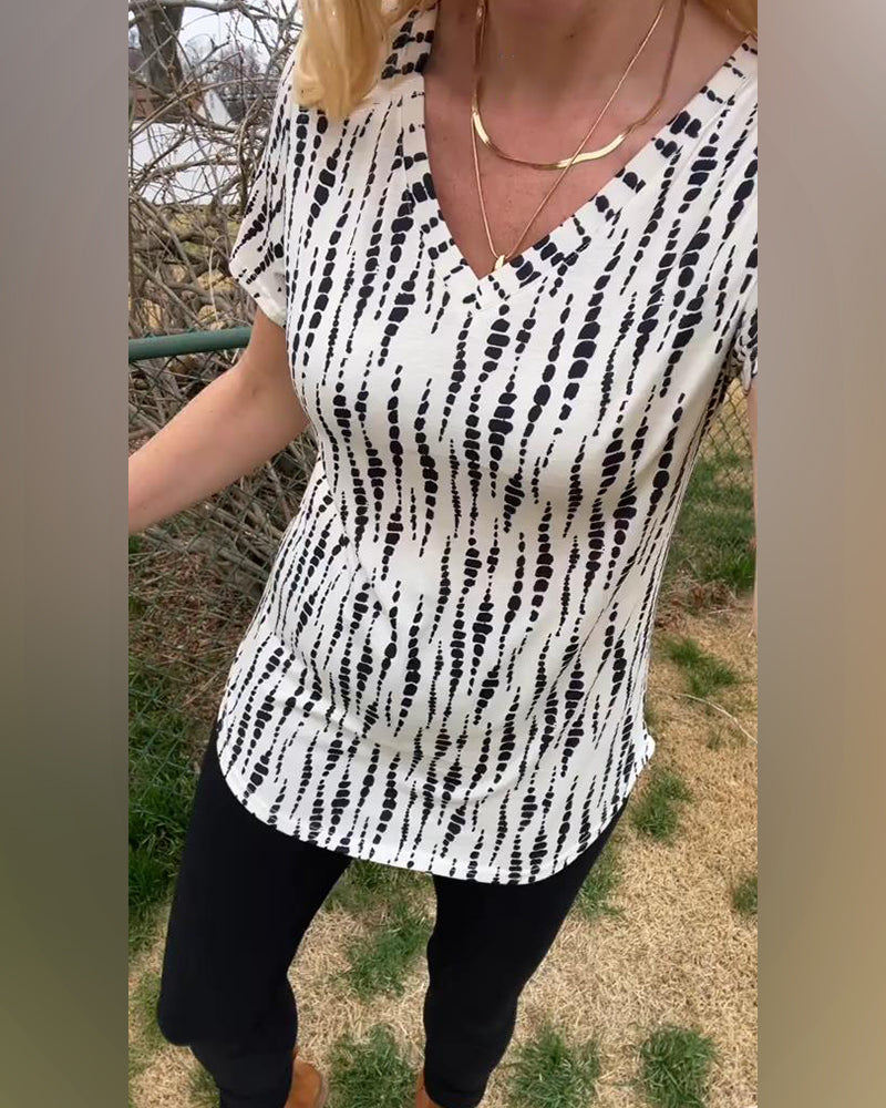 Printed Short-Sleeved V-Neck T-Shirt
