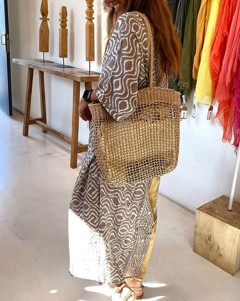 Loose and Vintage Dress in Vacation Style