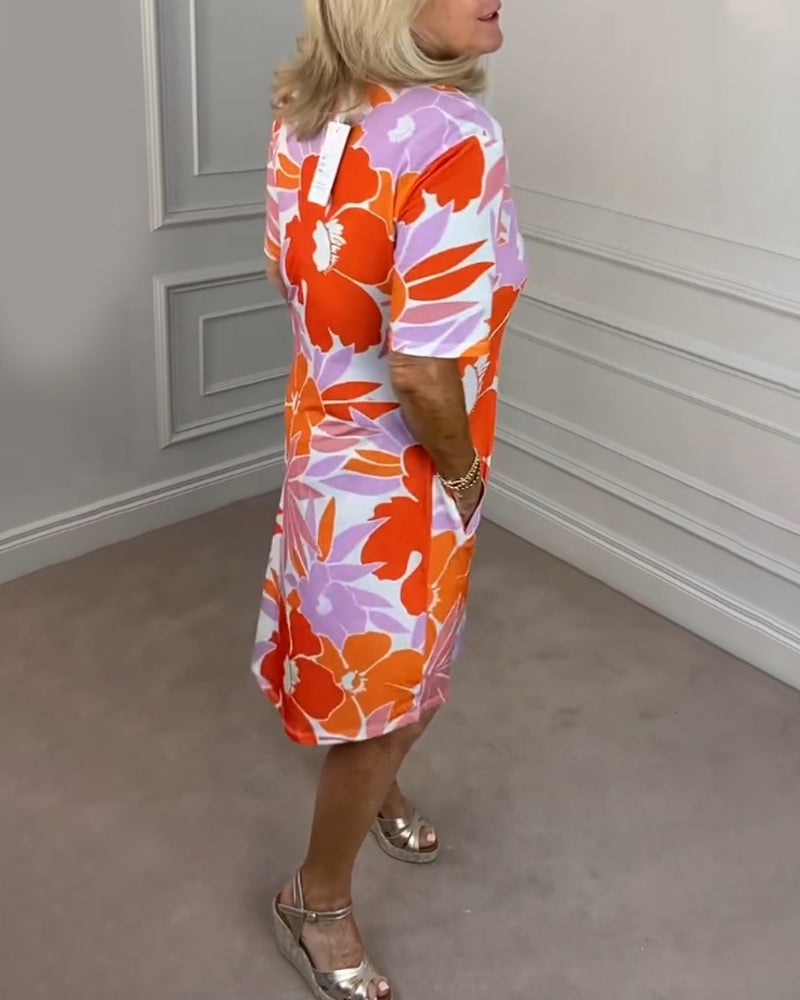 Short-sleeved fitted printed dress