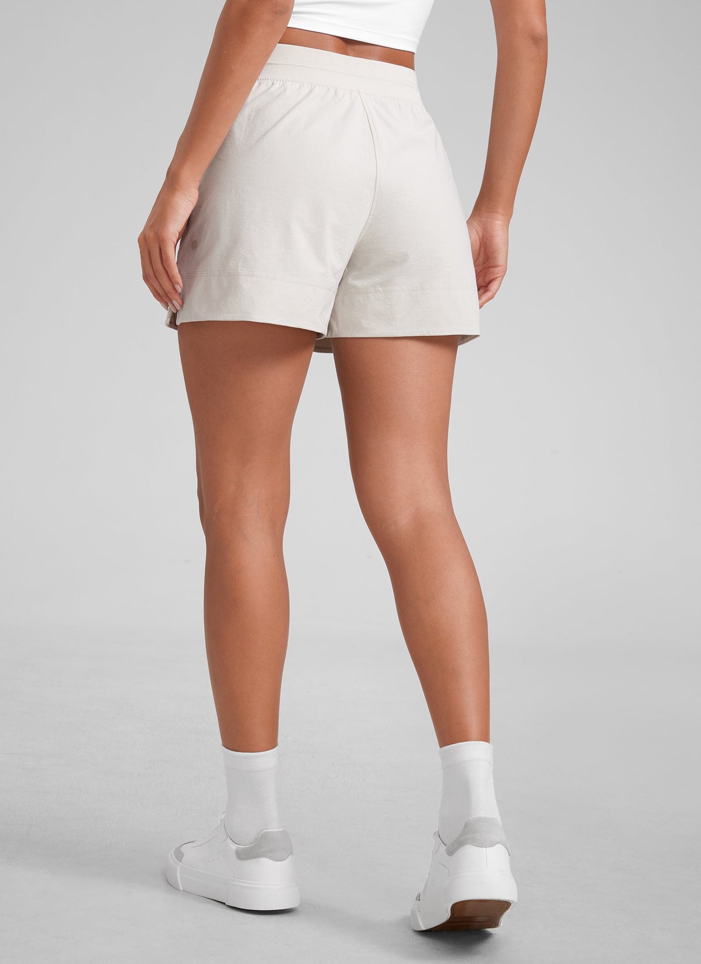 Linerless V Slit Pocket High Rise Short 4"