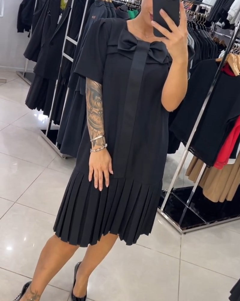 Short-sleeved pleated dress