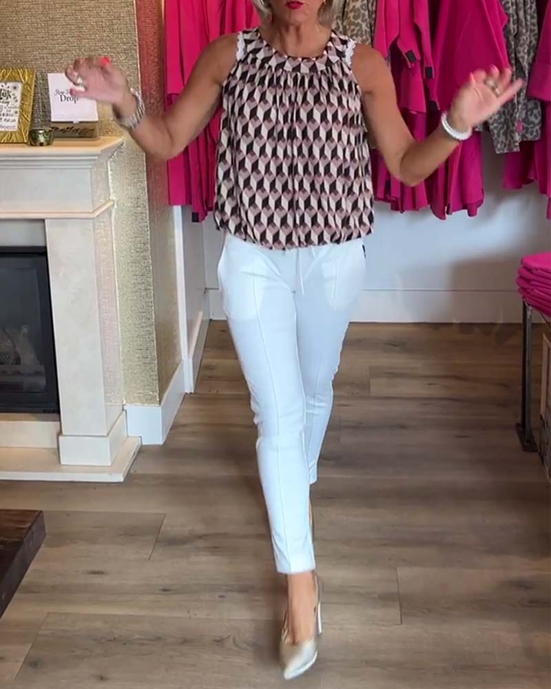 Diamond print sleeveless crew neck casual top