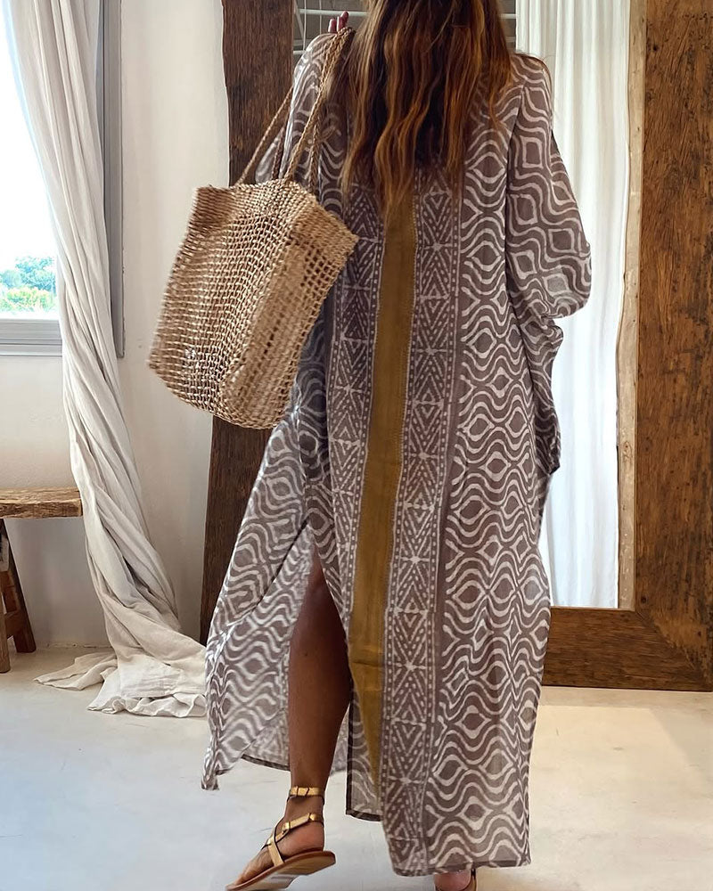 Loose and Vintage Dress in Vacation Style