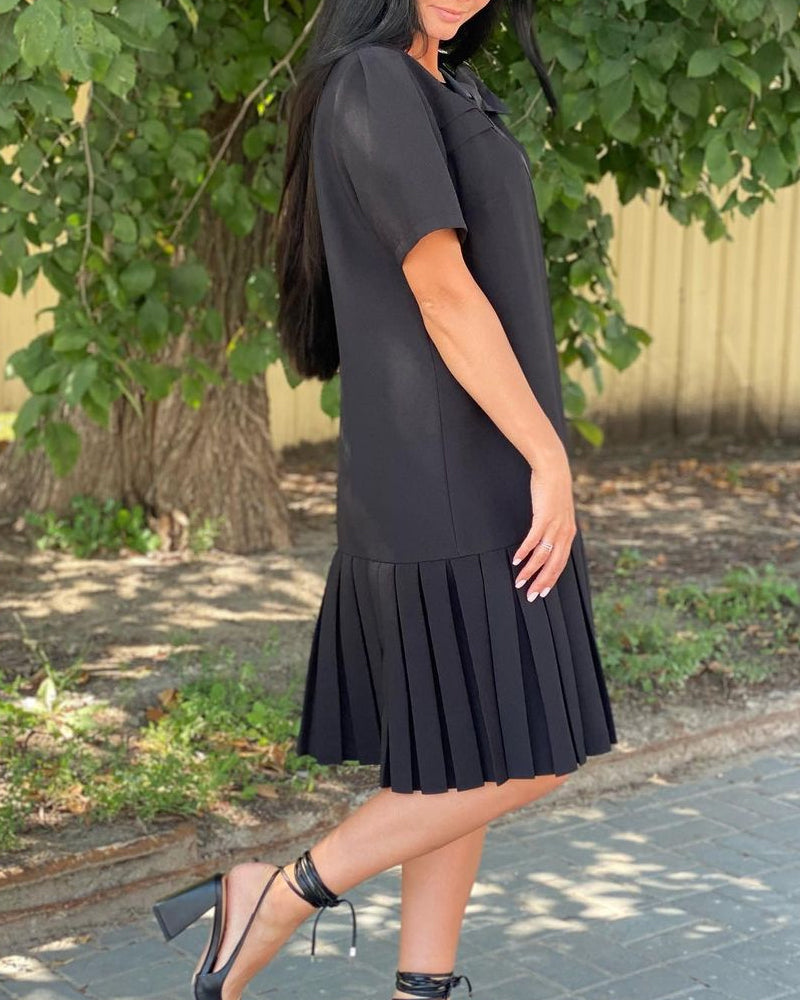 Short-sleeved pleated dress