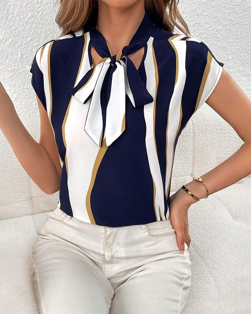 Contrast print short-sleeve lace-up blouse