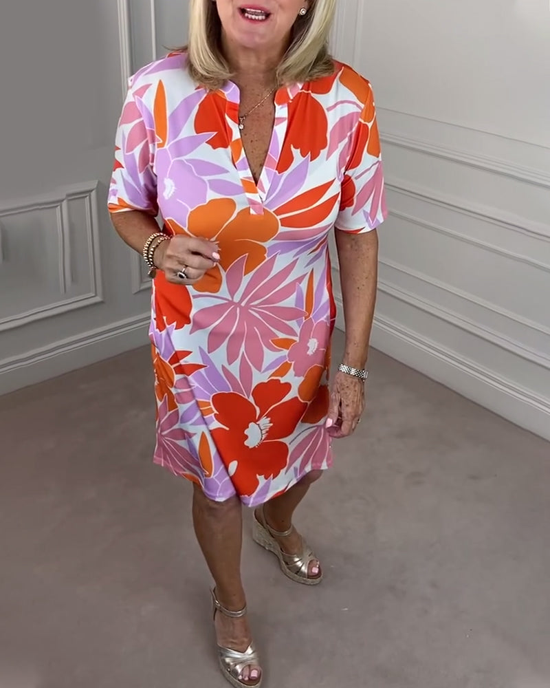 Short-sleeved fitted printed dress