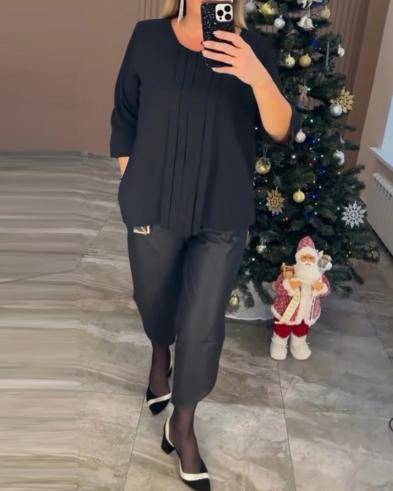 Round neck pleated blouse